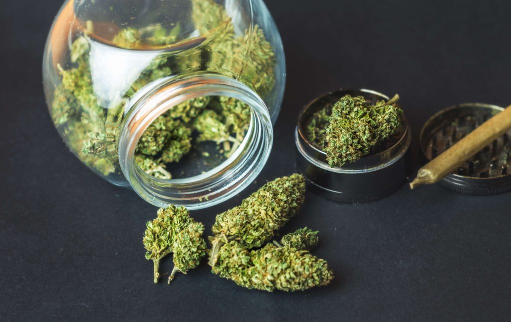 Pros and Cons of Legalizing Recreational Marijuana in Illinois