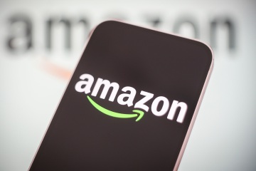 Hundreds of Amazon users report problems with mobile app as website goes down
