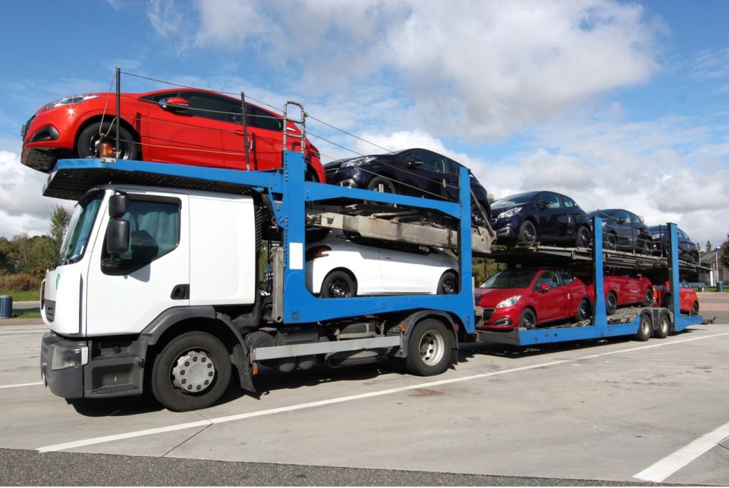What to Look for When Choosing Auto Transport Services