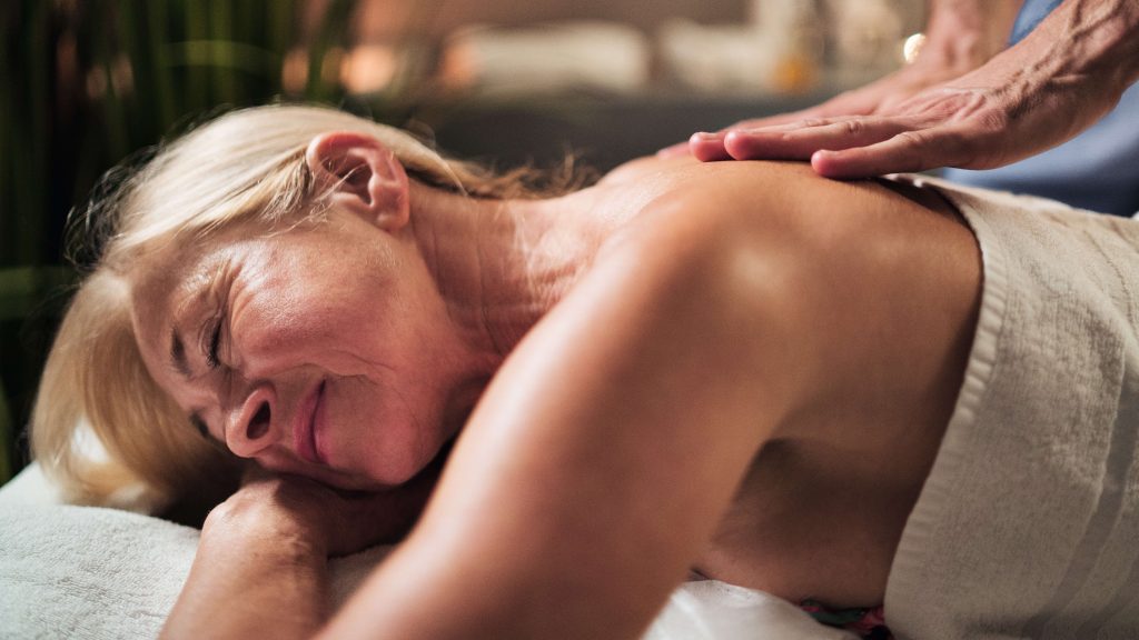 Aromatherapy Massage for Seniors: Promoting Wellness in Later Life