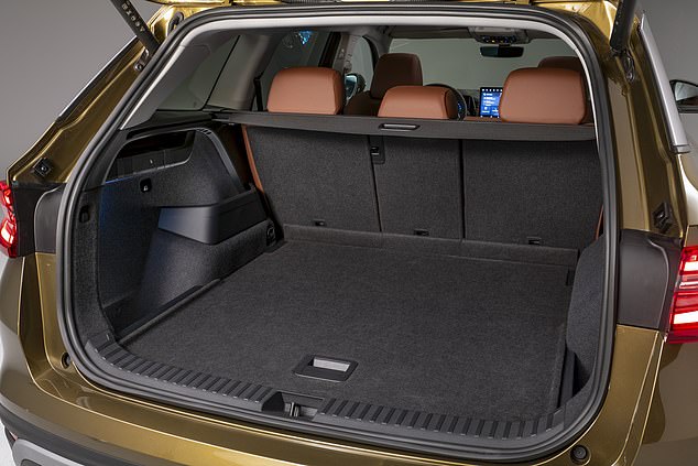 Luggage capacity has also increased, growing in the five-seater version by 75 litres to 910 litres without folding the rear seats down