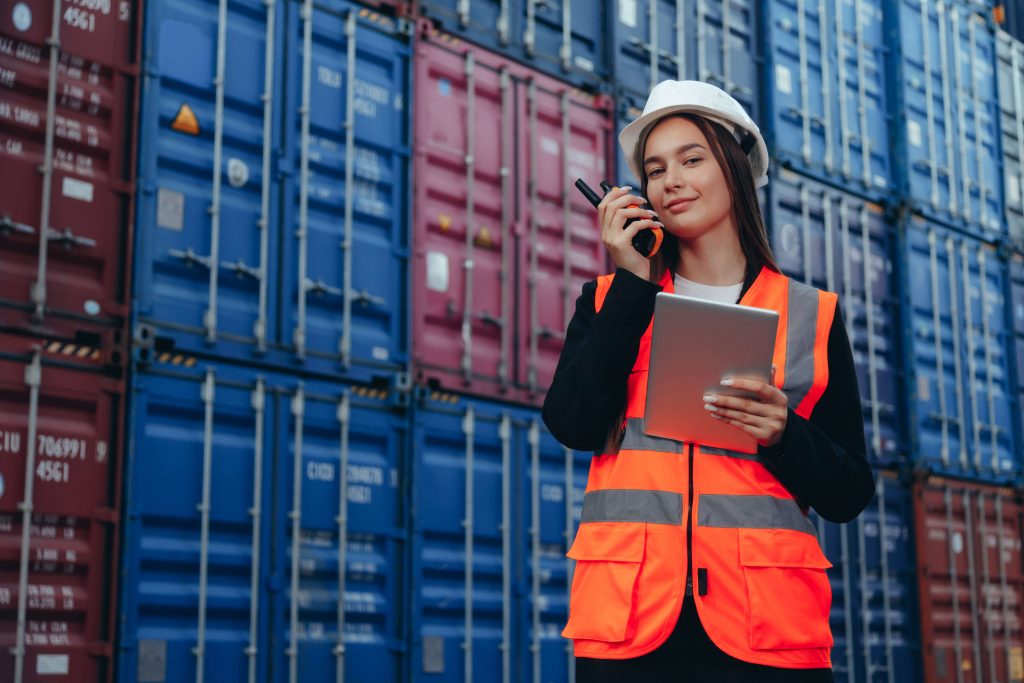 What is the Difference Between a Customs Broker and a Forwarder?