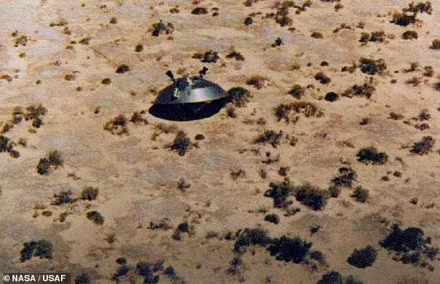 In the late 1990s, the Air Force also published this above image of a 1972 Viking space probe awaiting recovery at the White Sands Missile Range near Roswell as an explanation for the 1947 Roswell UFO crash that had been reported on 25 years prior