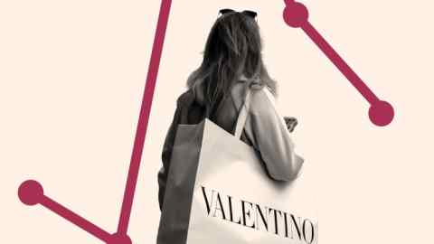 Image of a woman with a Valentino shopping bag in front of a sales chart