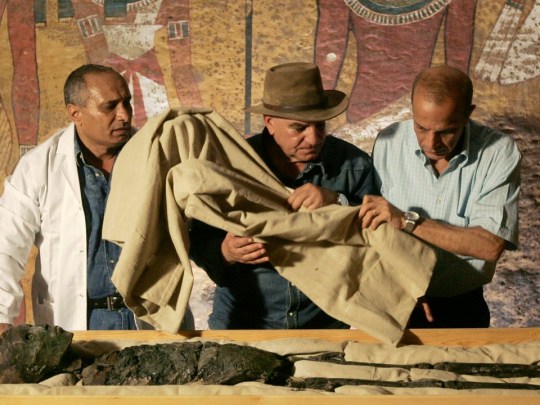 Dr Zawass studying the remains of Tutankhamun